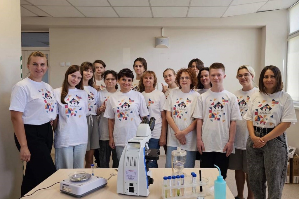 Учёные ФИЦ ИнБЮМ провели для севастопольских школьников биологическую смену в Ласпи