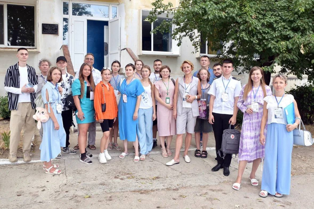 Участники «КрымЭкоШколы – 2024» посетили ФИЦ ИнБЮМ