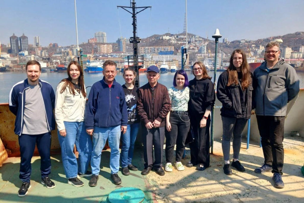 IBSS Scientists Investigate Coral Reef Conditions in Vietnamese Waters