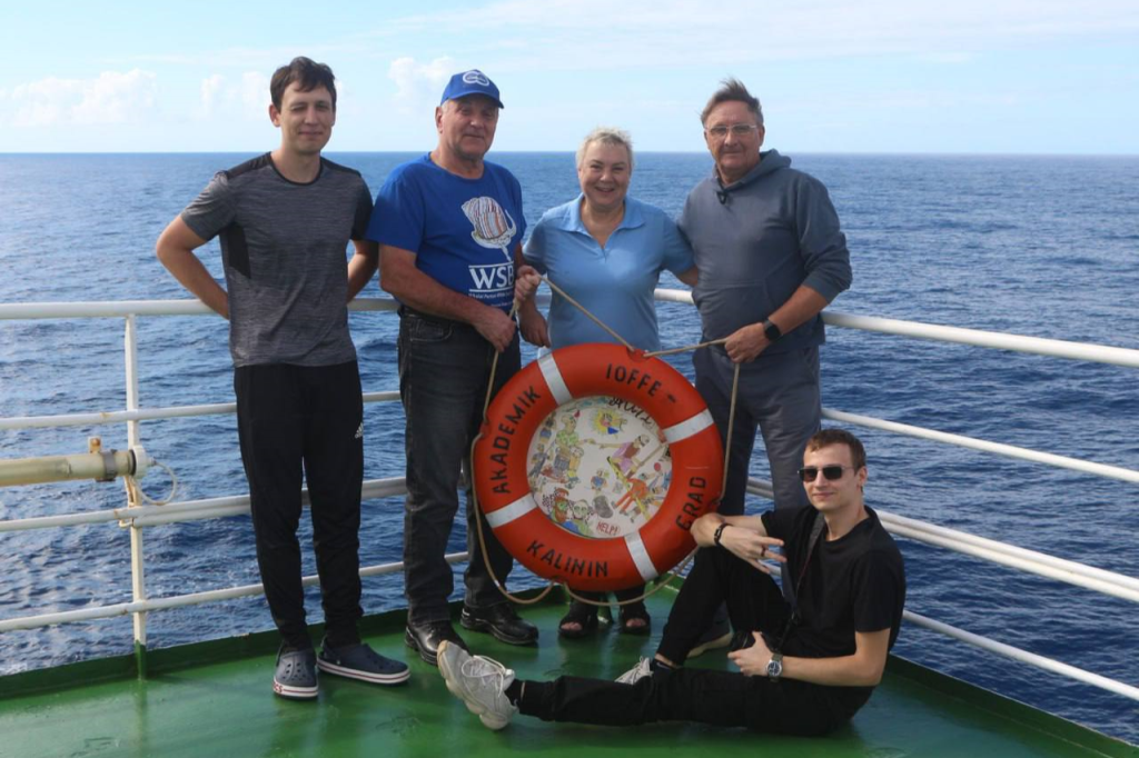 Более 70 дней в океане: Учёные ФИЦ ИнБЮМ провели исследования в Западной Атлантике 