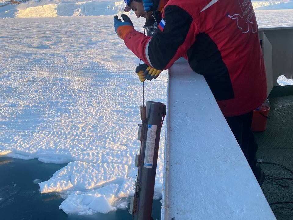 6-Новый год в Антарктике: Михаил Силаков встречает праздник в составе РАЭ