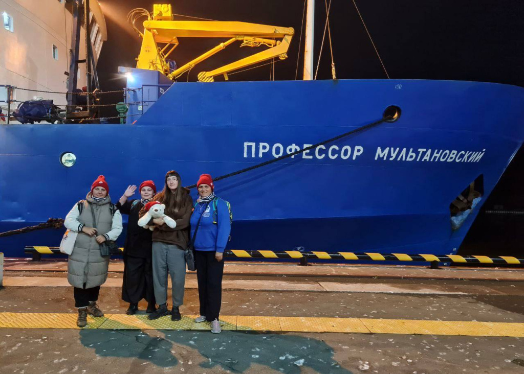 1.5 учёных ФИЦ ИнБЮМ отправились в экспедицию Тихоокеанского Плавучего университета