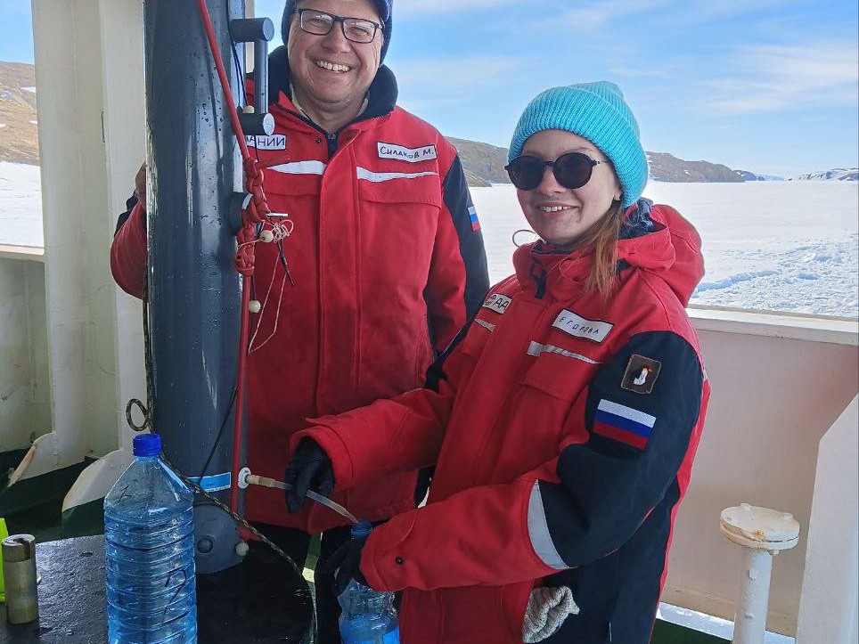 5-Новый год в Антарктике: Михаил Силаков встречает праздник в составе РАЭ