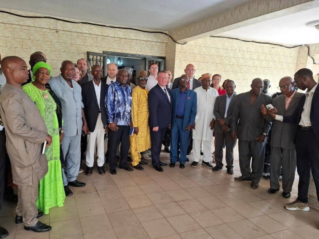 2.Переговоры в Гвинейской академии наук