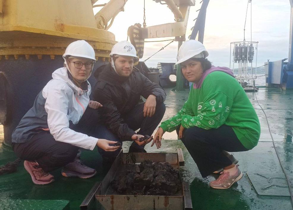 2.5 учёных ФИЦ ИнБЮМ отправились в экспедицию Тихоокеанского Плавучего университета