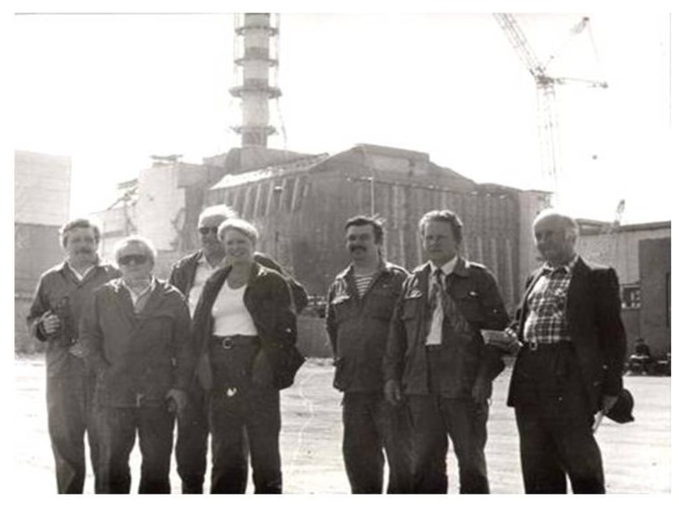 Поликарпов ГГ в Чернобыле с коллегами.jpg