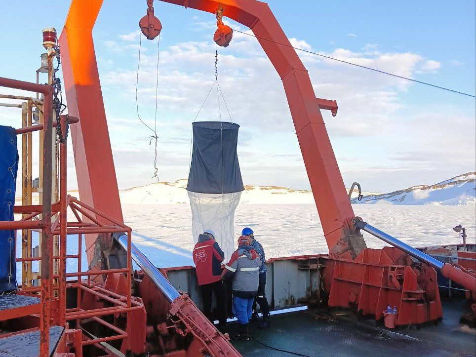 10-Новый год в Антарктике: Михаил Силаков встречает праздник в составе РАЭ