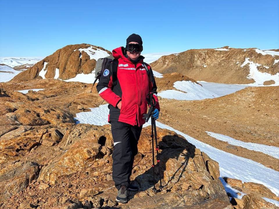 8-Новый год в Антарктике: Михаил Силаков встречает праздник в составе РАЭ