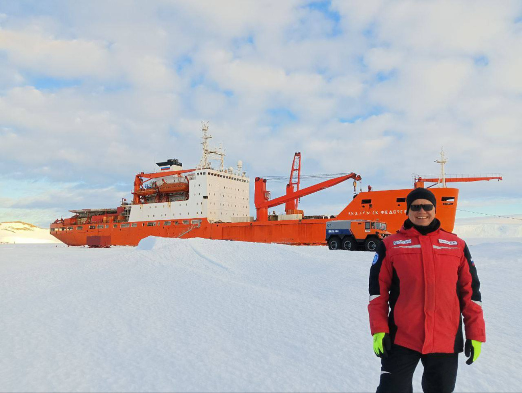 1.Новый год в Антарктике: Михаил Силаков встречает праздник в составе РАЭ